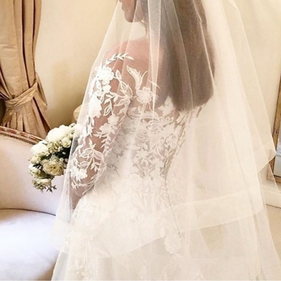 Dresses & Skirts - Stunning wedding dress. Zip up in the back. Bottom details over zipper.
